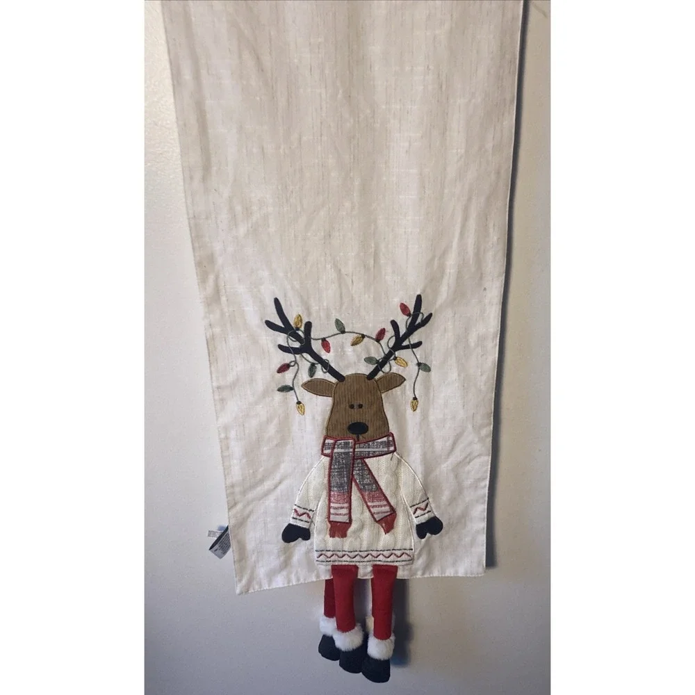 Nicole Miller Christmas Reindeer Table Runner 14
